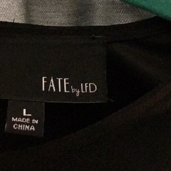 Fate by LFD Black shift dress with trumpet sleeves - Picture 3 of 6